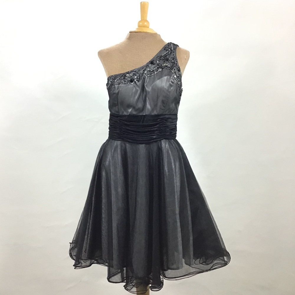 Nox Anabel | Black One Shoulder Formal Dress